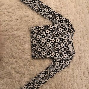 Wild fable Black and white flower print long sleeve crop top